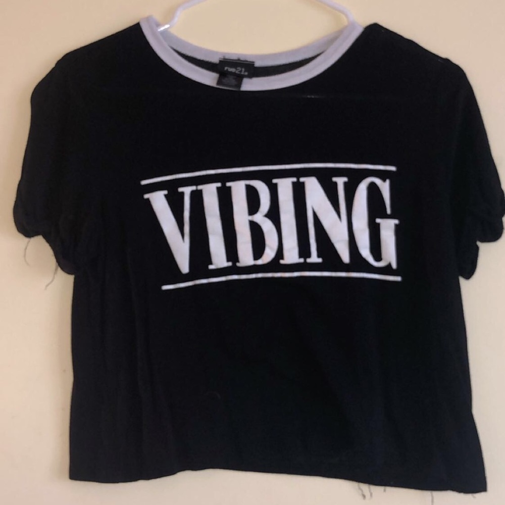 Black short sleeve crop top